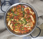Gezonde en koolhydraatarme maaltijd: Kip met chorizo, spinazie en zoete aardappelen