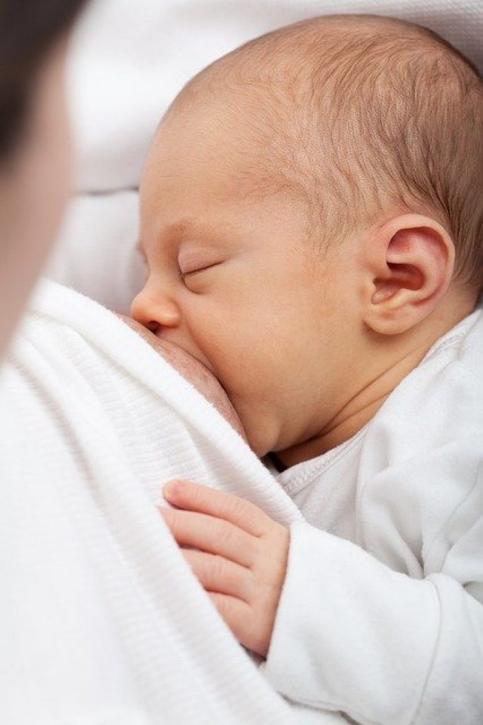 Borstvoeding! Moedermelk zorgt voor de beste ontwikkeling van je baby