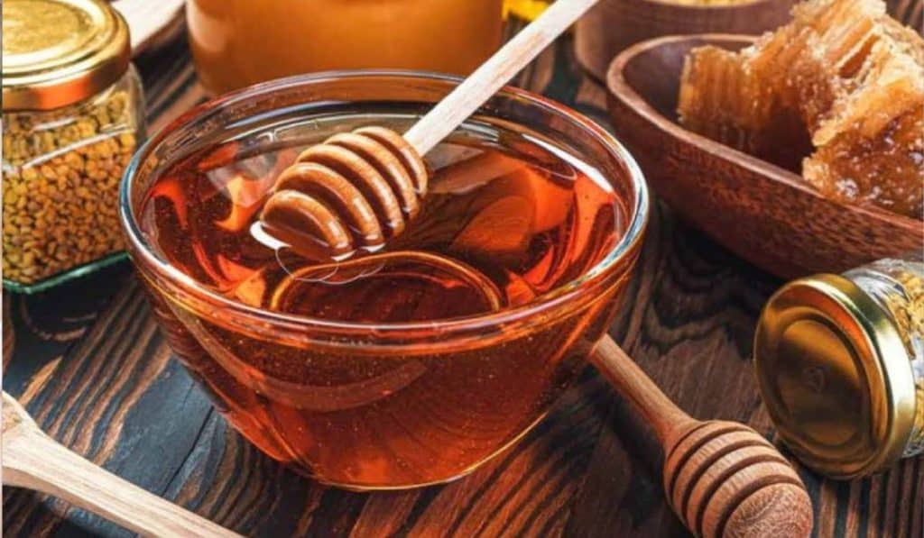 Is honing gezond? Feiten, voordelen en wat je moet weten